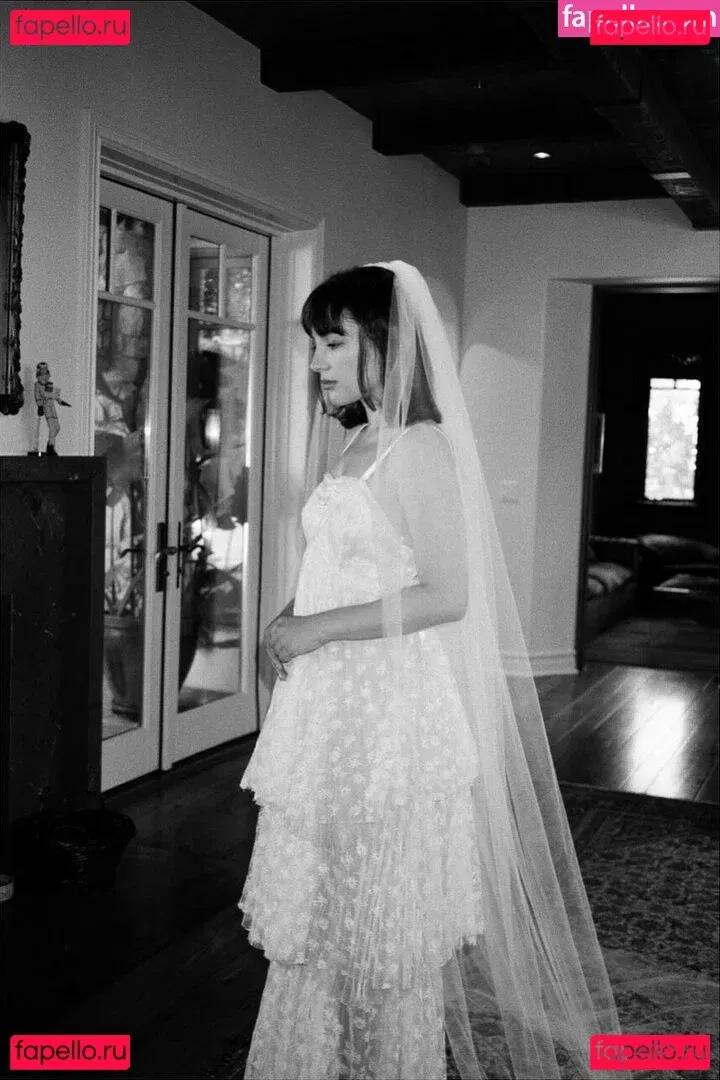 Hannah Marks Onlyfans Photo Gallery 