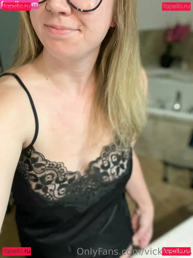 vickixsims Onlyfans Photo Gallery 