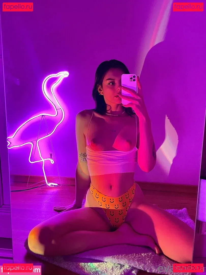 evasodaa Onlyfans Photo Gallery 