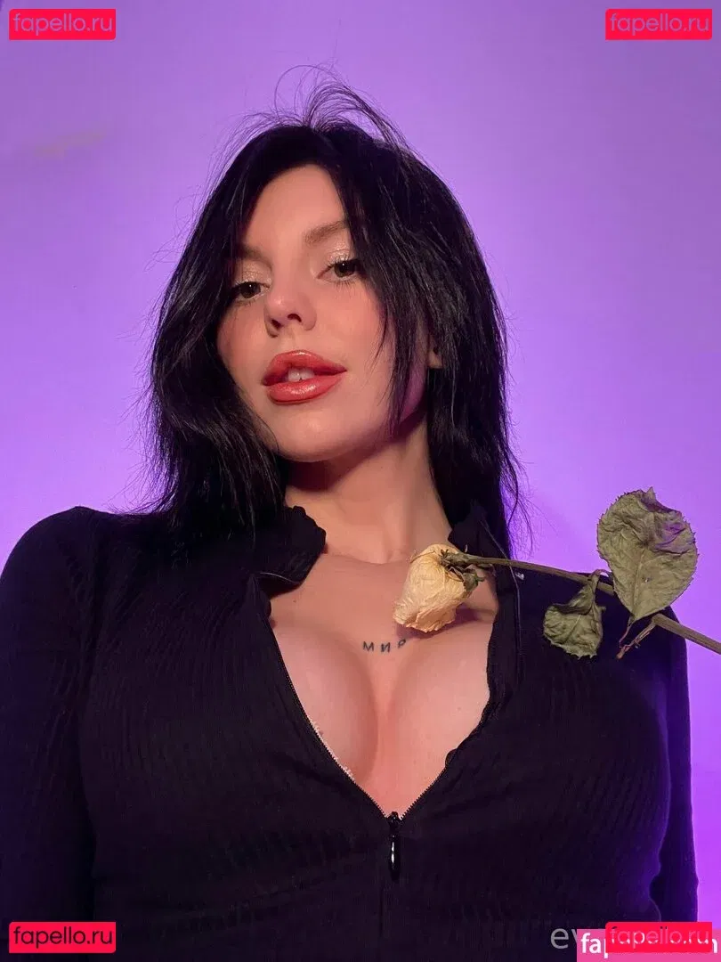 evasodaa Onlyfans Photo Gallery 