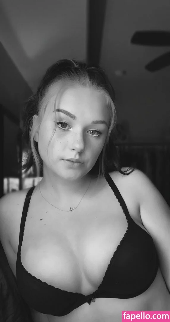 rosikarterkiss Onlyfans Photo Gallery 