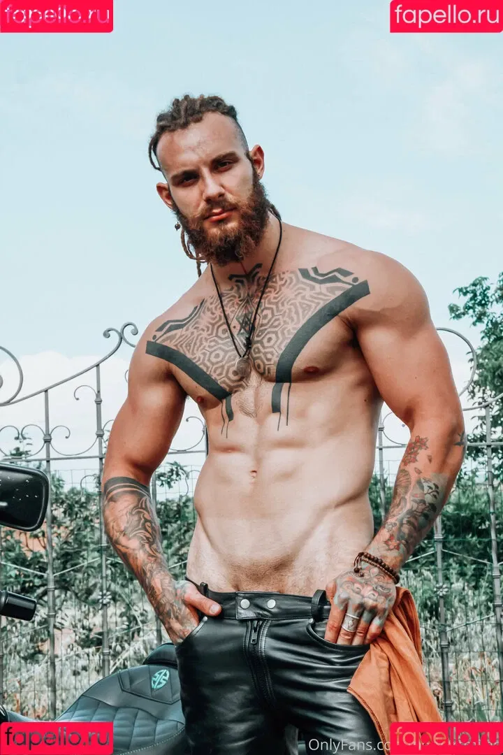 pervertmilan Onlyfans Photo Gallery 