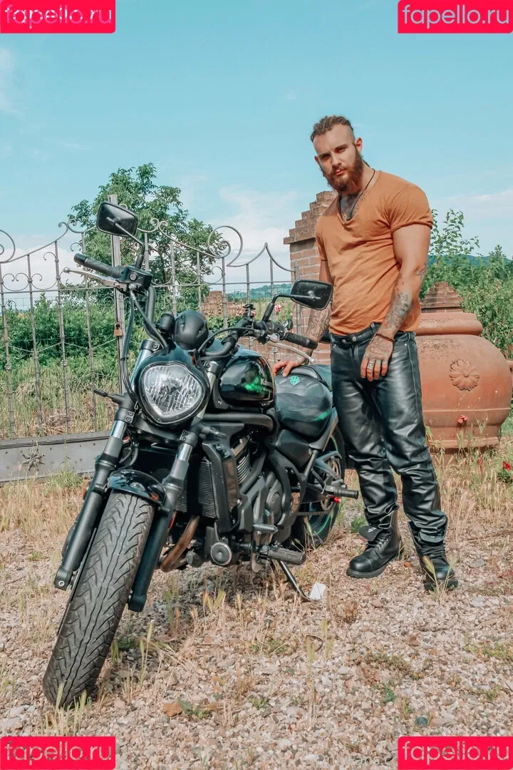 pervertmilan Onlyfans Photo Gallery 