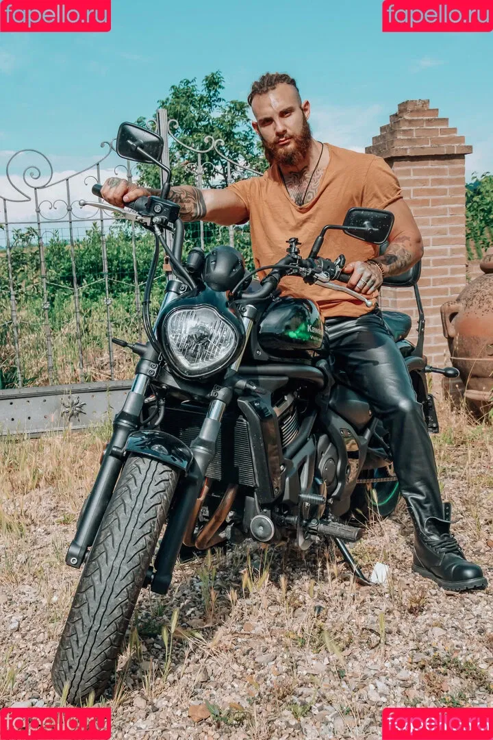 pervertmilan Onlyfans Photo Gallery 