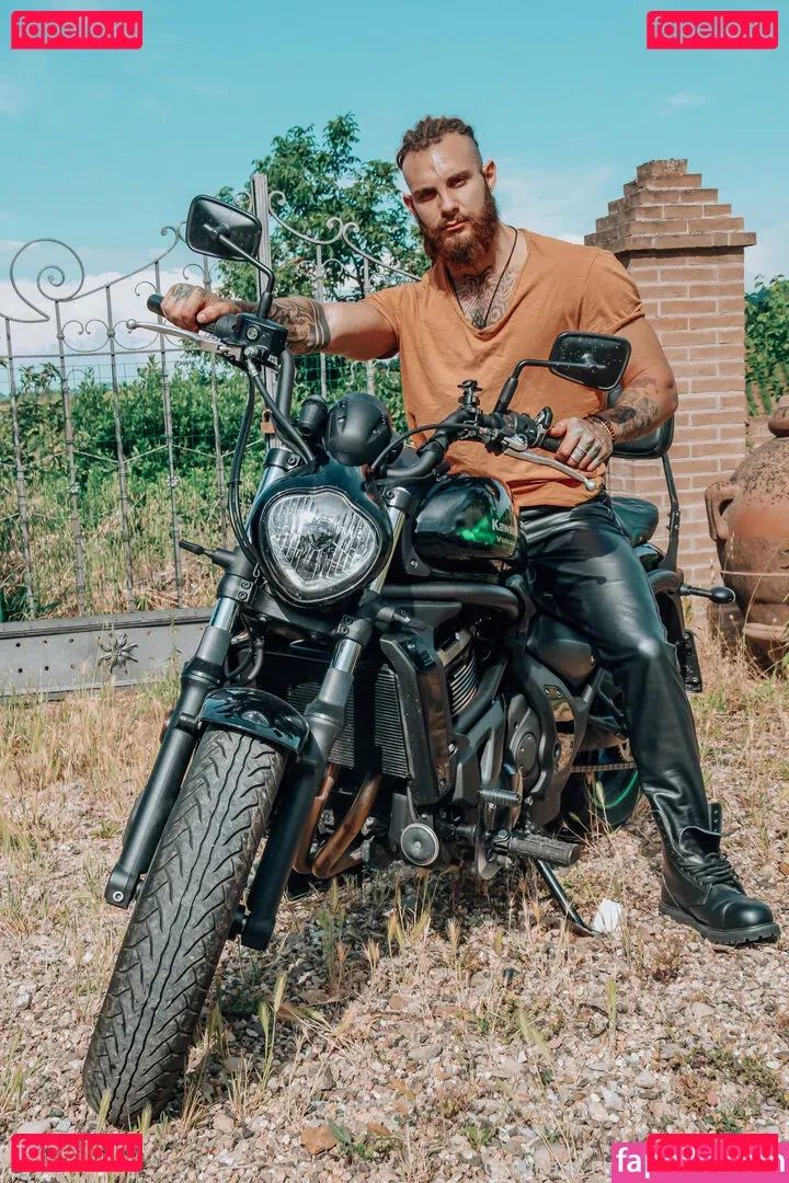 pervertmilan Onlyfans Photo Gallery 