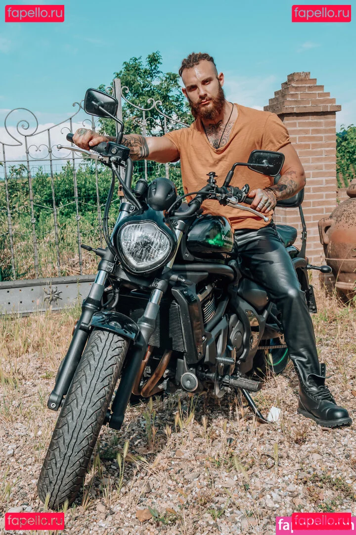 pervertmilan Onlyfans Photo Gallery 