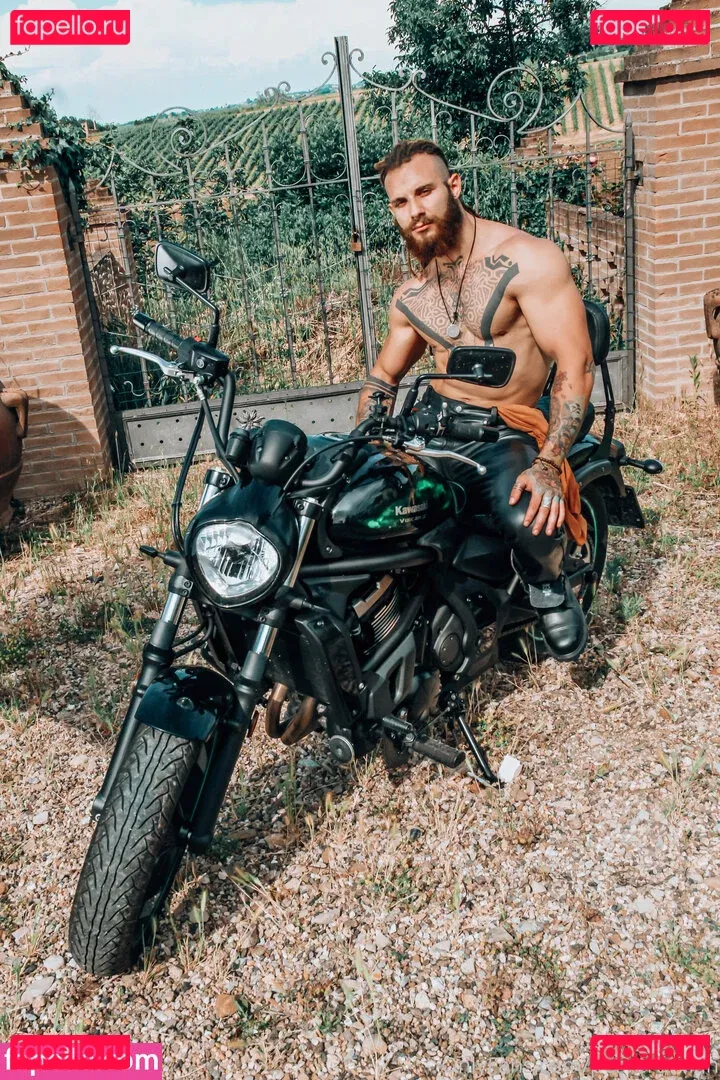 pervertmilan Onlyfans Photo Gallery 