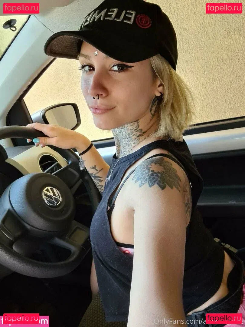 Luzz_chan Onlyfans Photo Gallery 