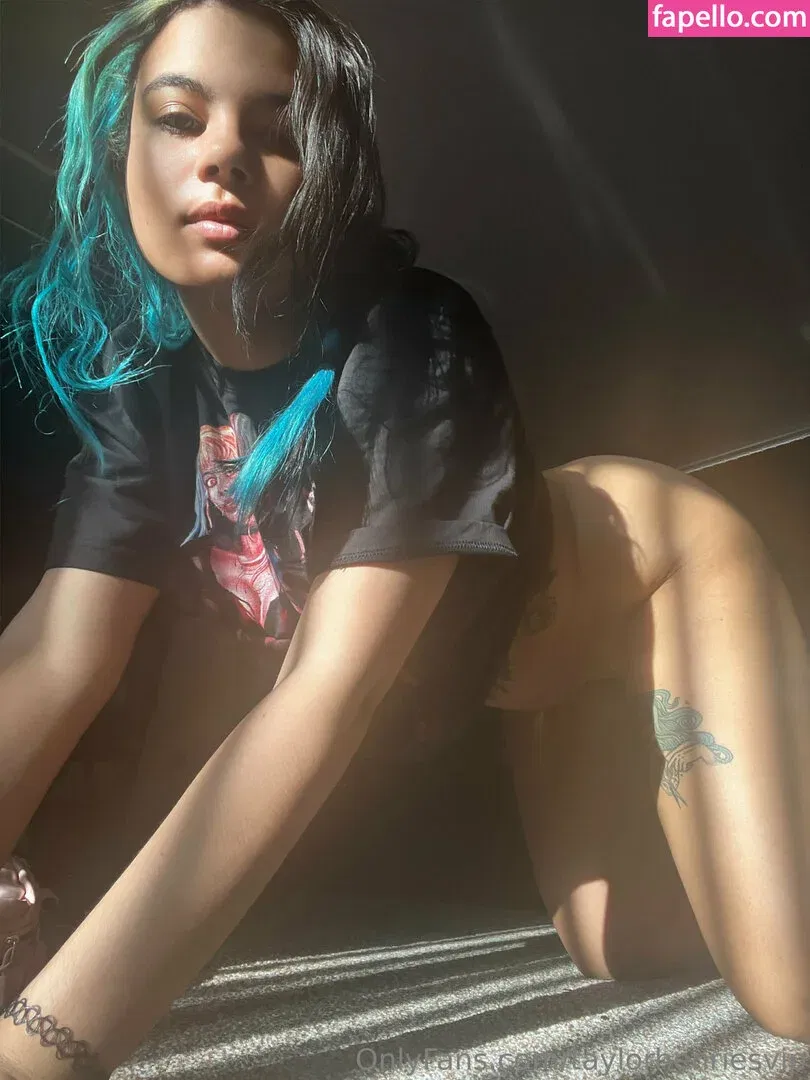 taylorhenries Onlyfans Photo Gallery 