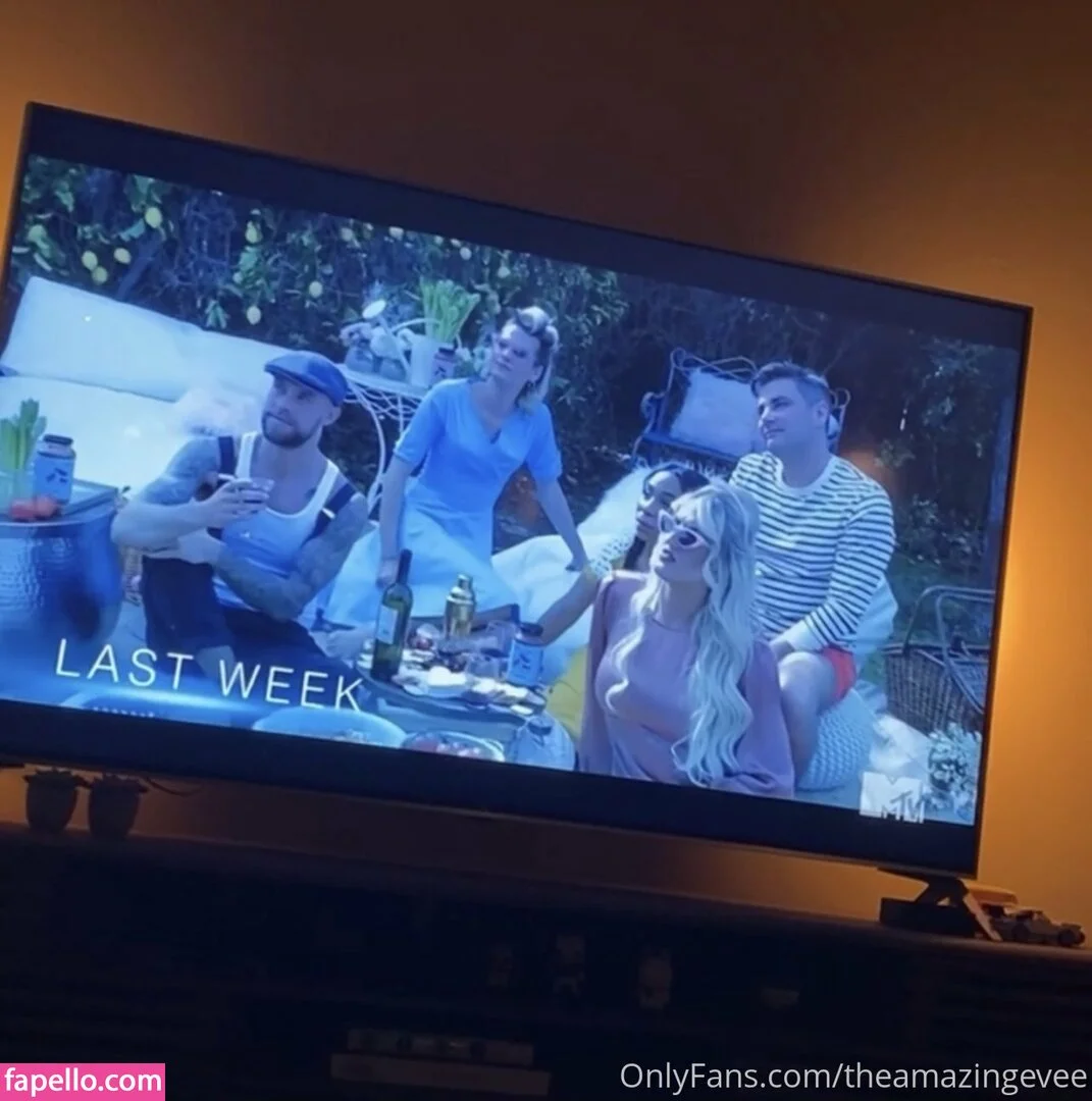 theeveemarie Onlyfans Photo Gallery 