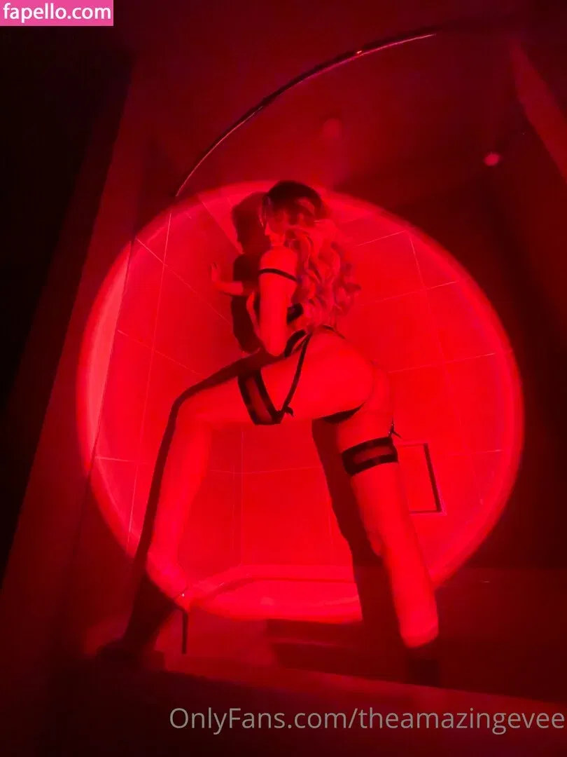 theeveemarie Onlyfans Photo Gallery 