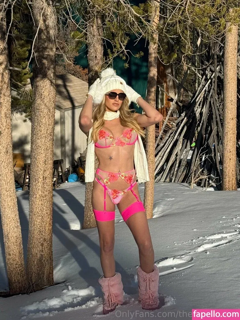 theeveemarie Onlyfans Photo Gallery 