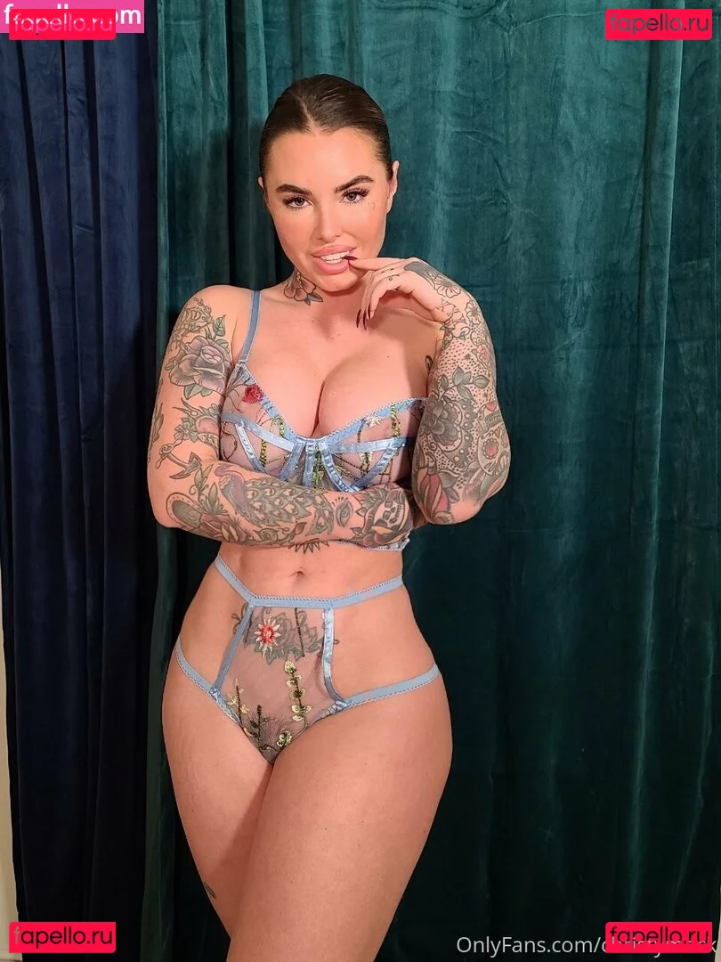 christymack Onlyfans Photo Gallery 