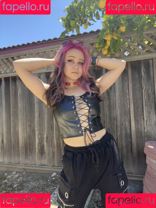 BassKitten Onlyfans Photo Gallery 