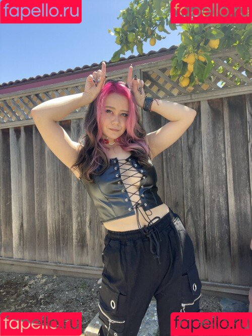 BassKitten Onlyfans Photo Gallery 