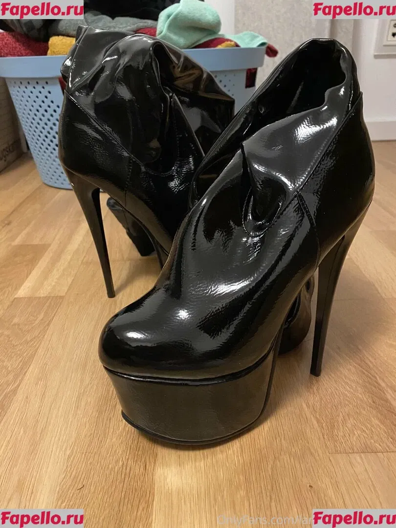 laramarieconrads Onlyfans Photo Gallery 