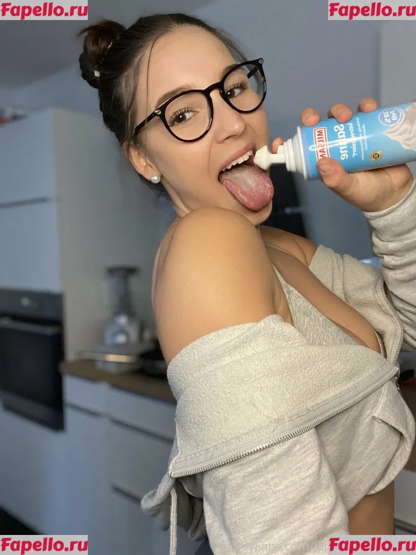 laramarieconrads Onlyfans Photo Gallery 