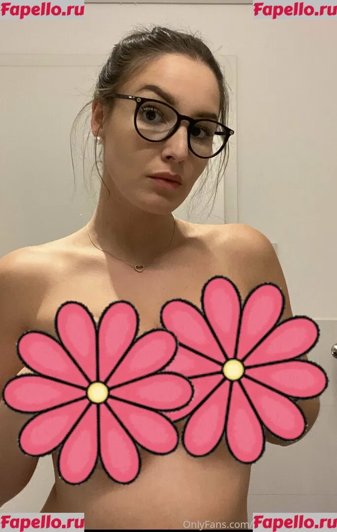 laramarieconrads Onlyfans Photo Gallery 