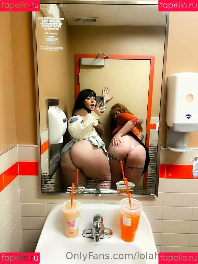 lolahleclaire Onlyfans Photo Gallery 