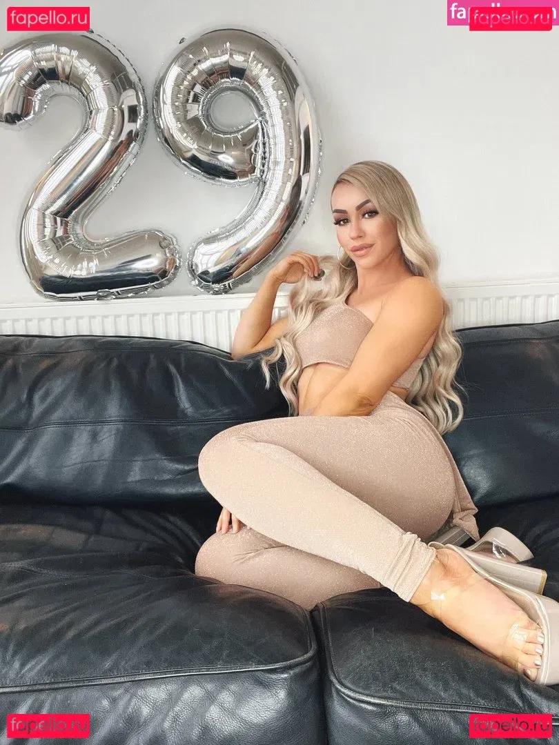 Layla Peach Onlyfans Photo Gallery 