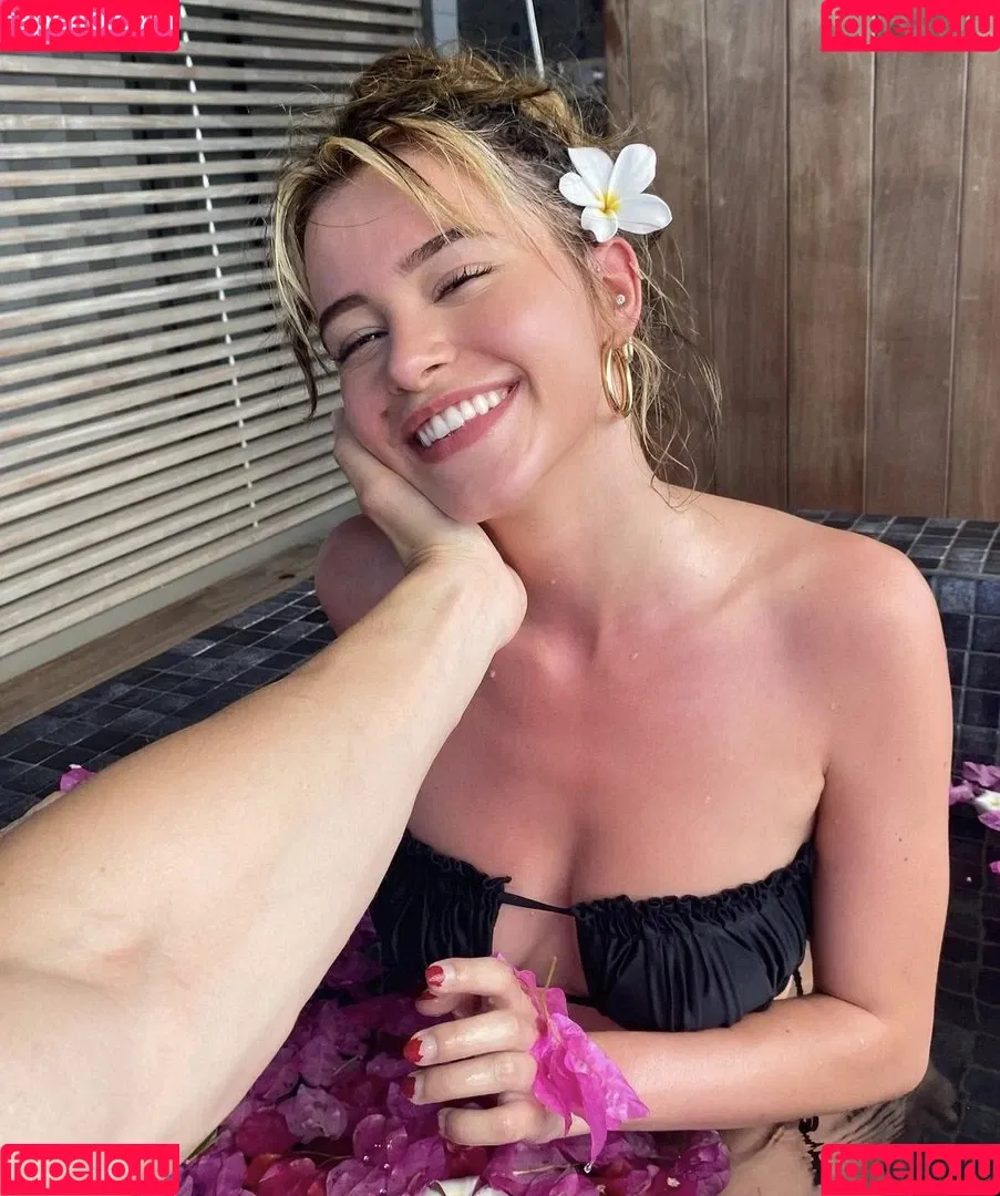 Lea Elui Onlyfans Photo Gallery 