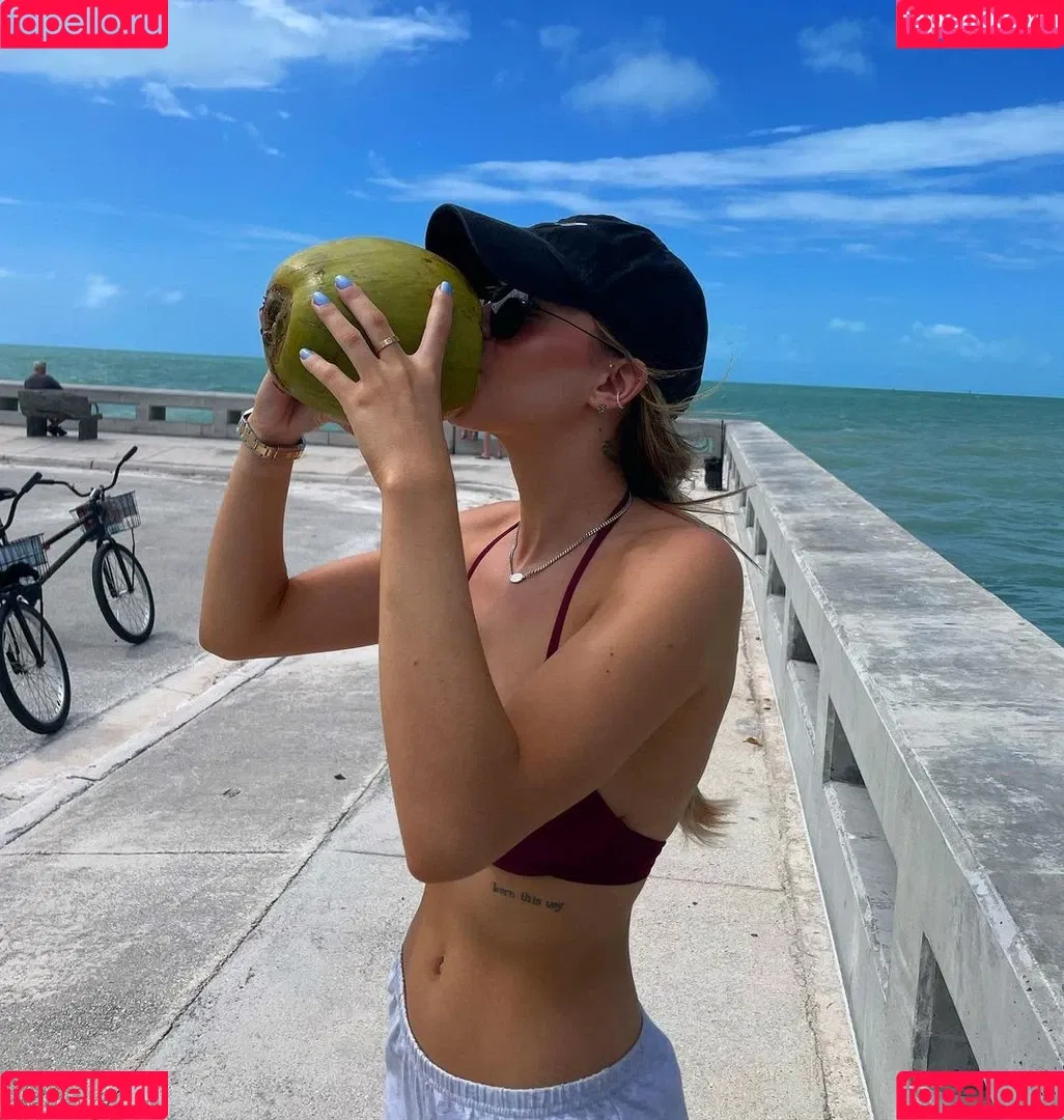 Lea Elui Onlyfans Photo Gallery 