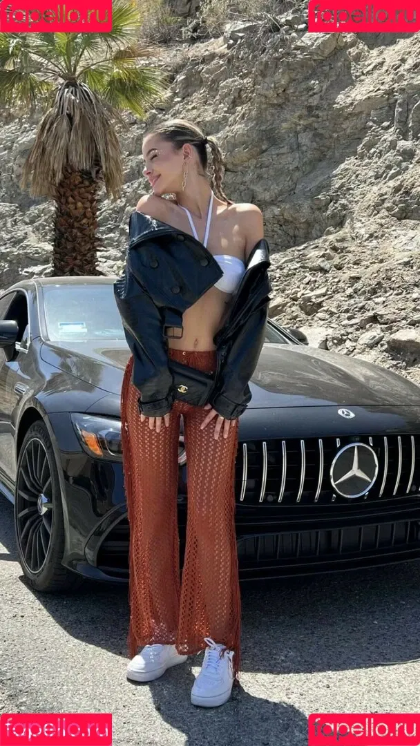 Lea Elui Onlyfans Photo Gallery 