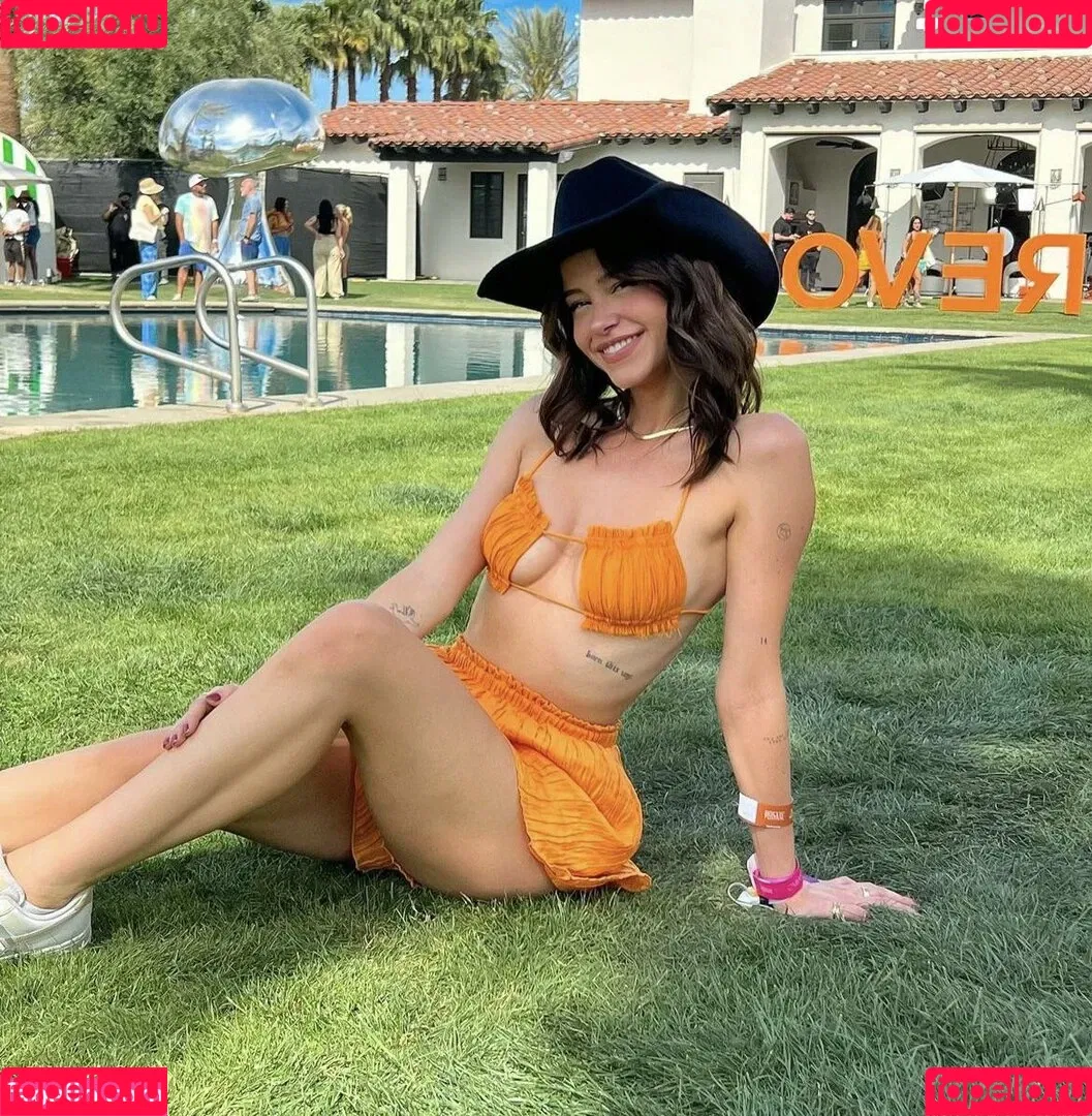 Lea Elui Onlyfans Photo Gallery 