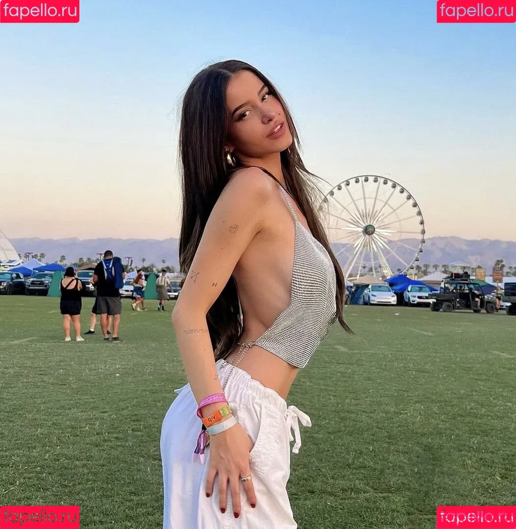 Lea Elui Onlyfans Photo Gallery 