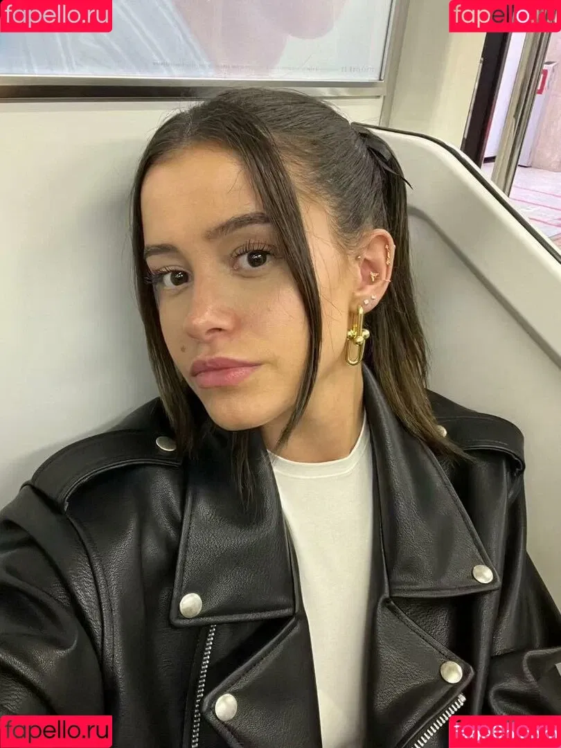 Lea Elui Onlyfans Photo Gallery 