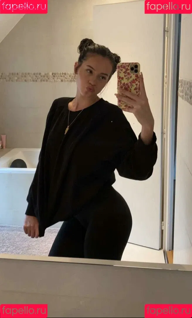 Lea Elui Onlyfans Photo Gallery 