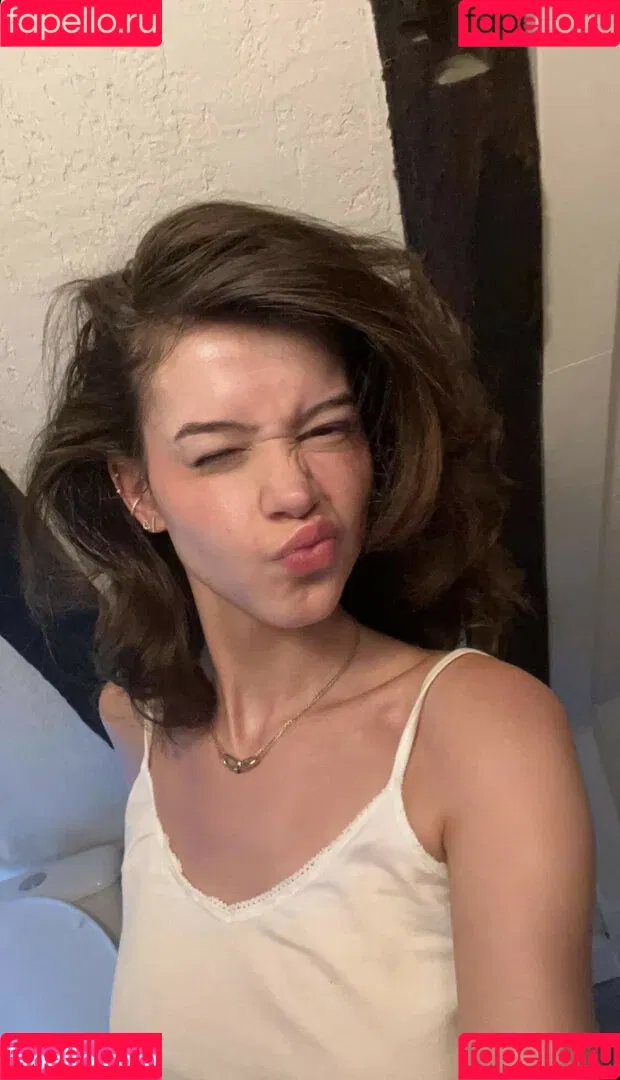 Lea Elui Onlyfans Photo Gallery 