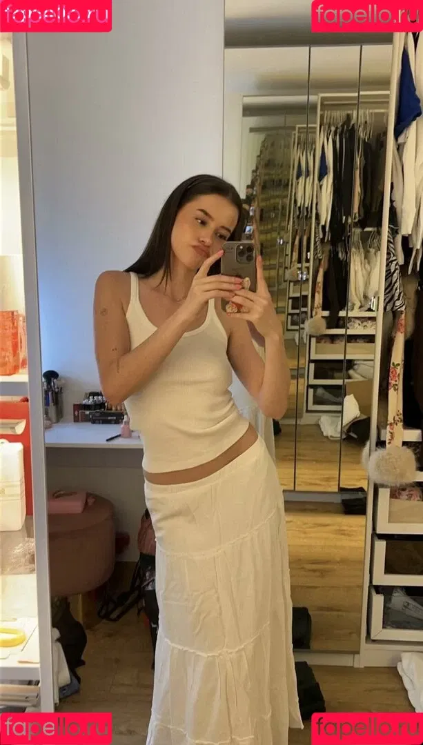 Lea Elui Onlyfans Photo Gallery 