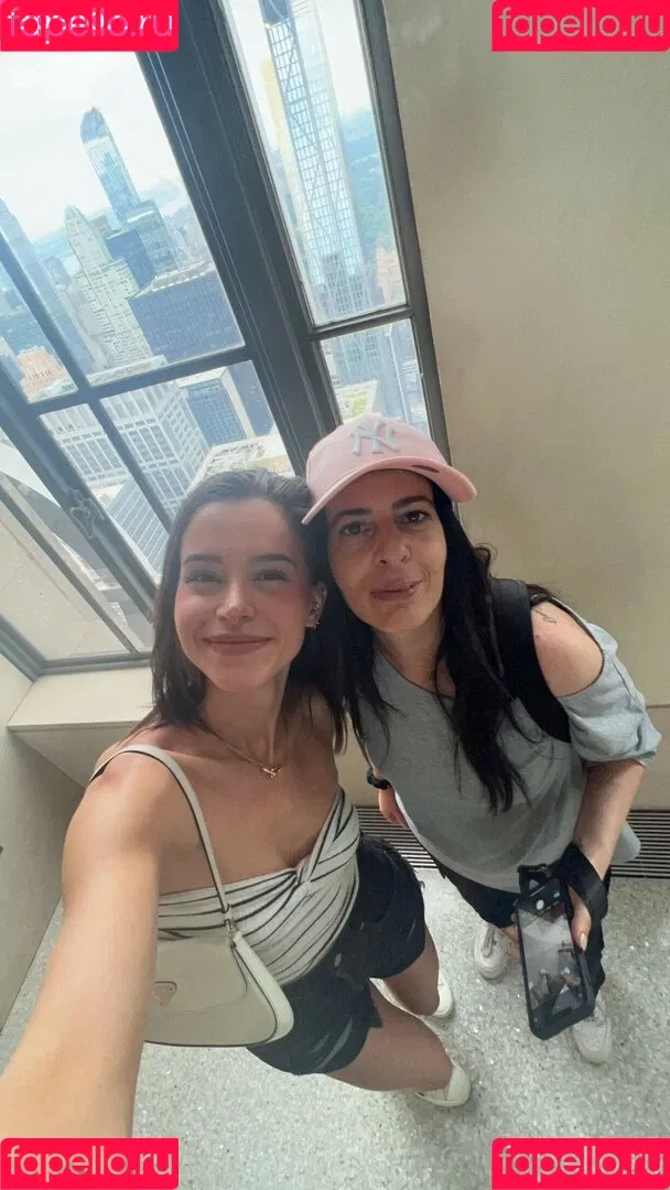 Lea Elui Onlyfans Photo Gallery 