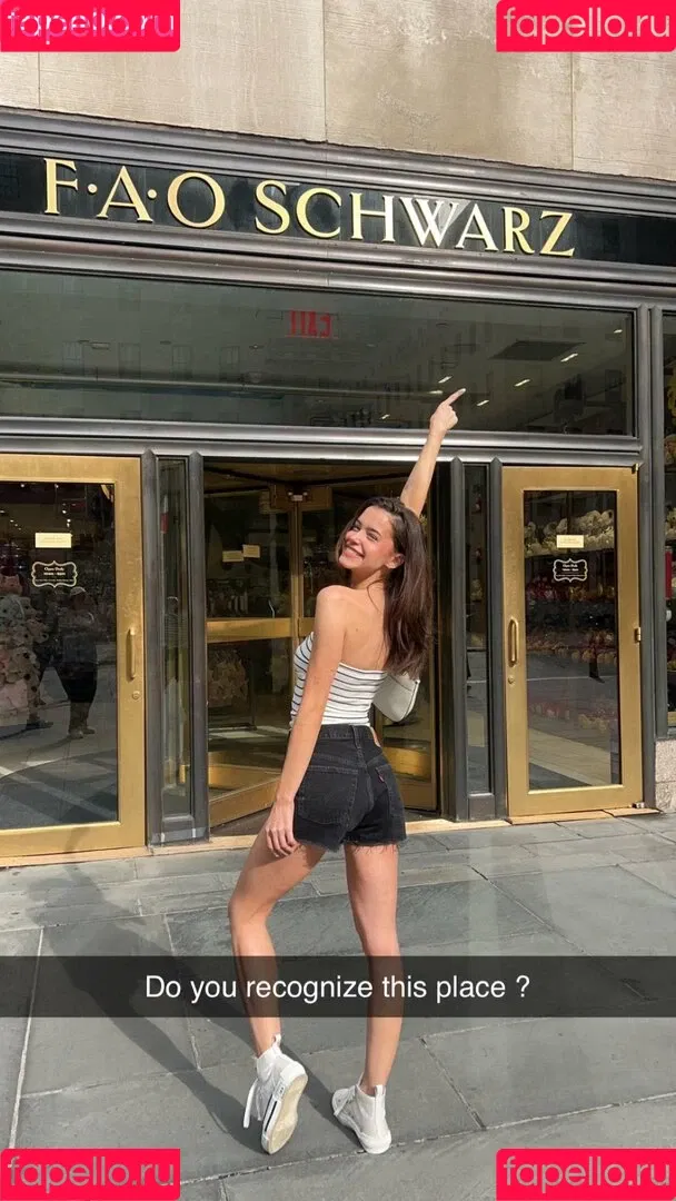 Lea Elui Onlyfans Photo Gallery 