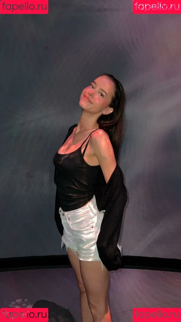 Lea Elui Onlyfans Photo Gallery 