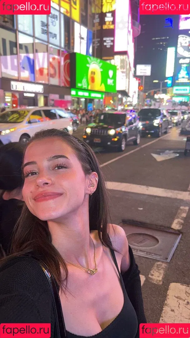 Lea Elui Onlyfans Photo Gallery 