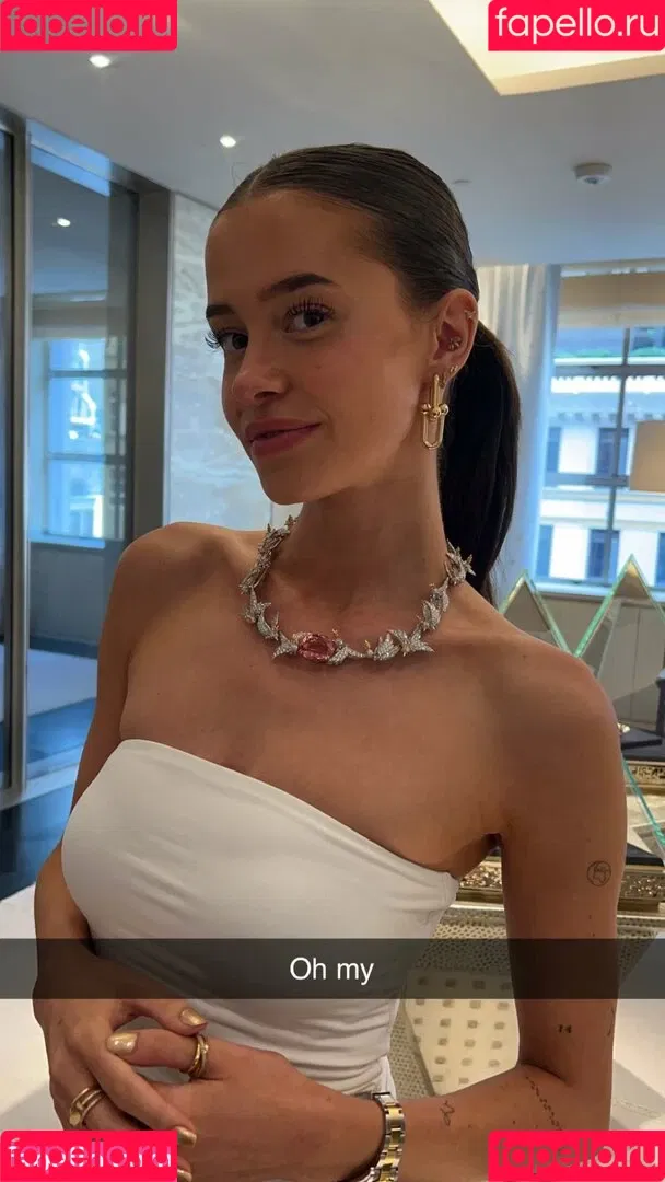 Lea Elui Onlyfans Photo Gallery 