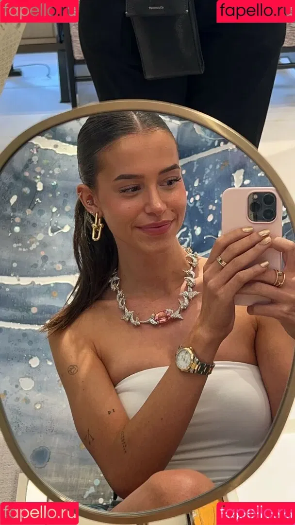 Lea Elui Onlyfans Photo Gallery 