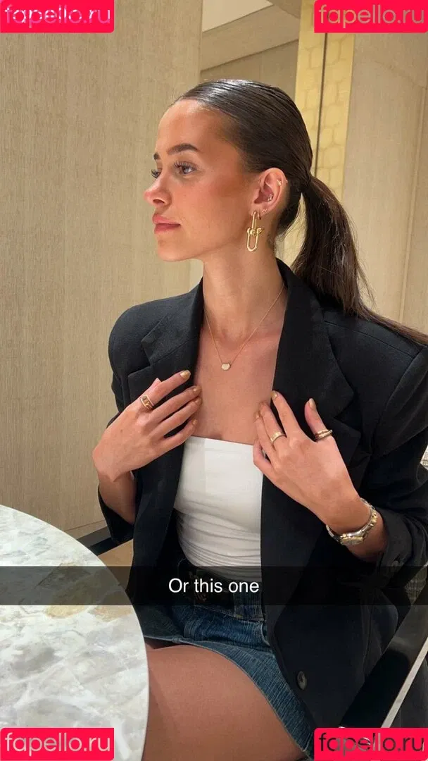 Lea Elui Onlyfans Photo Gallery 