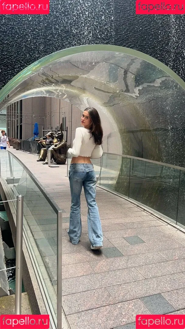Lea Elui Onlyfans Photo Gallery 