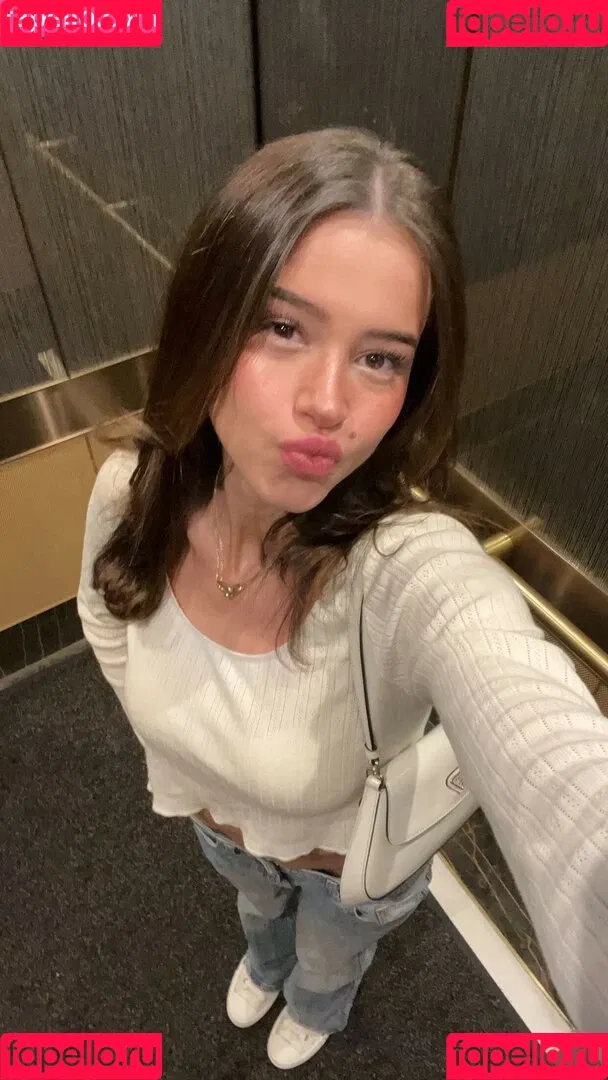 Lea Elui Onlyfans Photo Gallery 