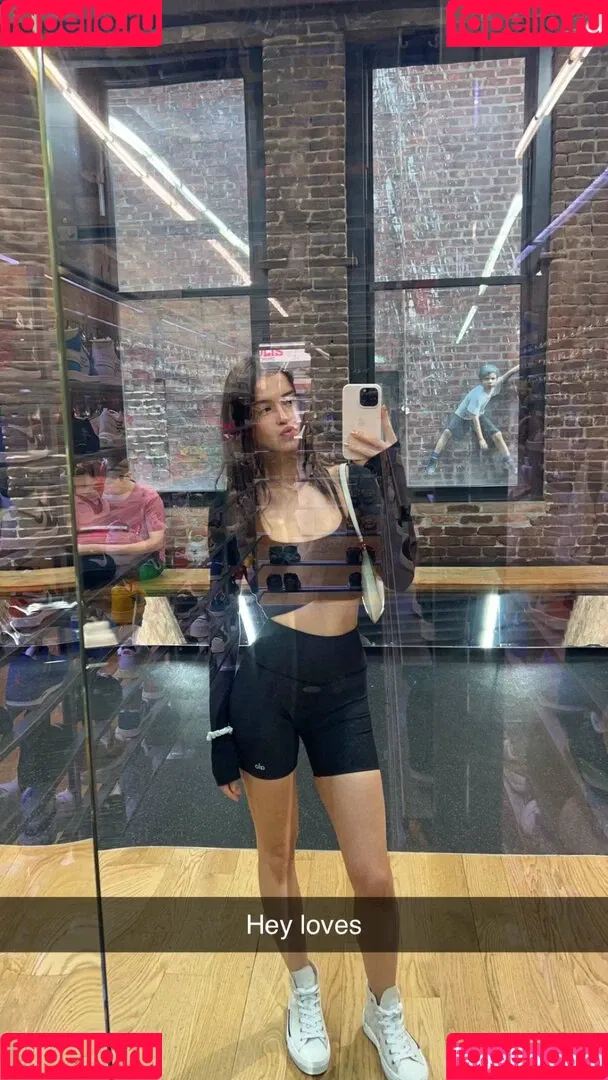 Lea Elui Onlyfans Photo Gallery 