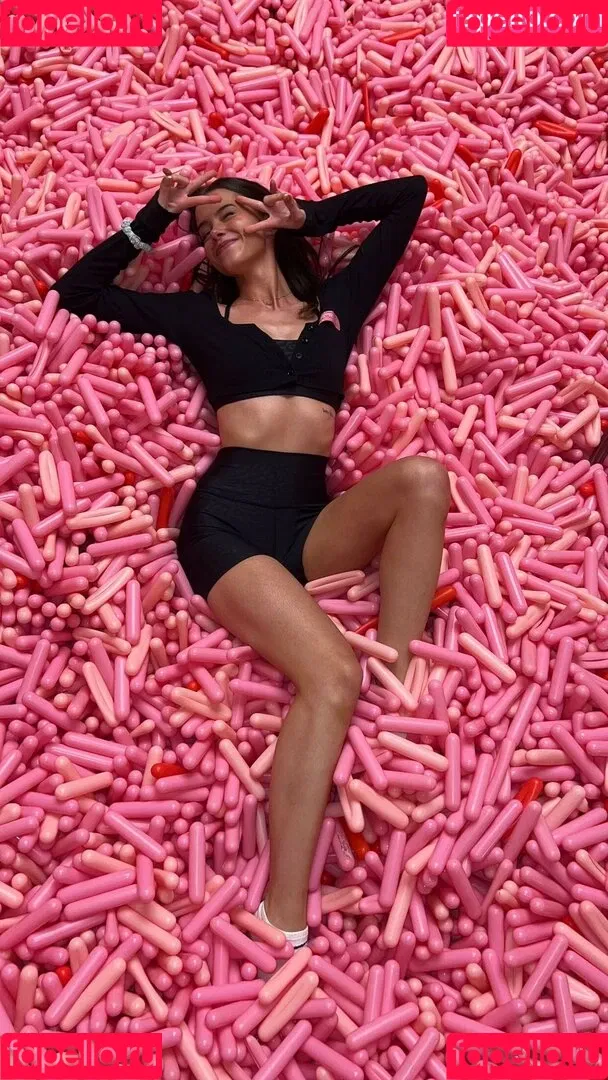 Lea Elui Onlyfans Photo Gallery 