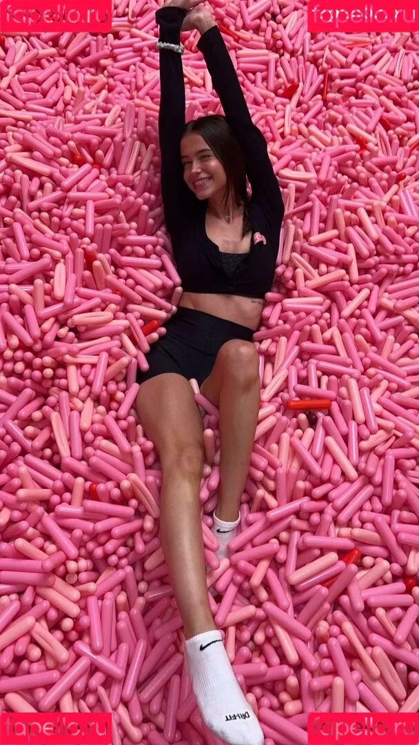 Lea Elui Onlyfans Photo Gallery 