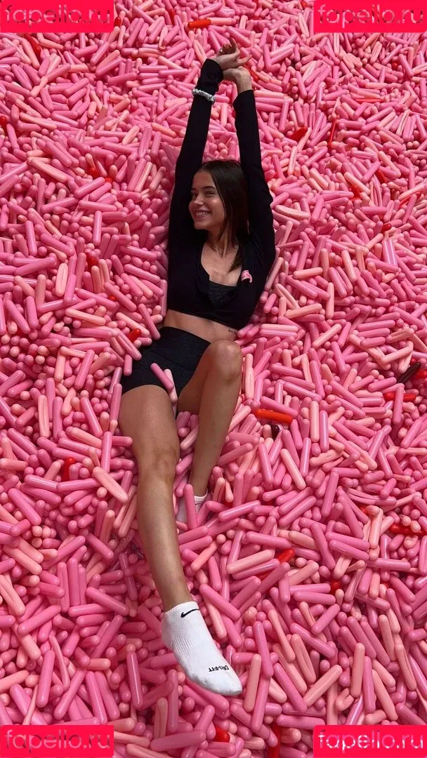 Lea Elui Onlyfans Photo Gallery 