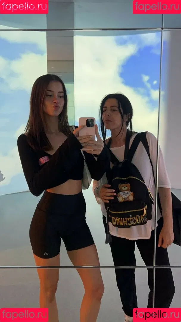 Lea Elui Onlyfans Photo Gallery 