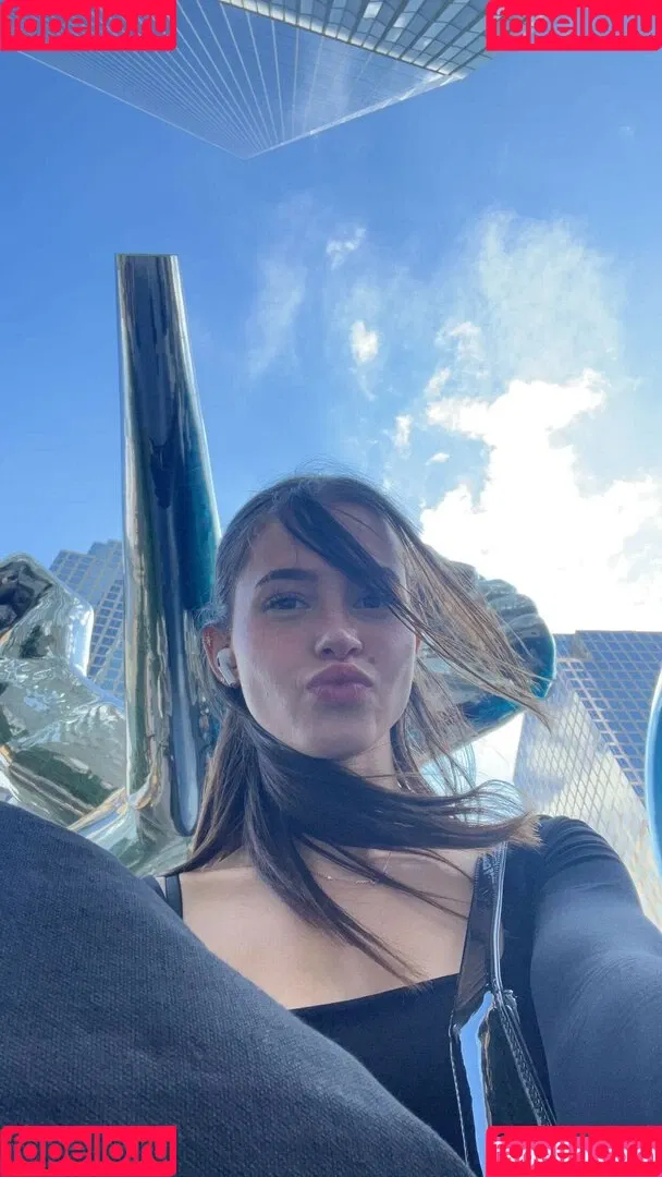 Lea Elui Onlyfans Photo Gallery 