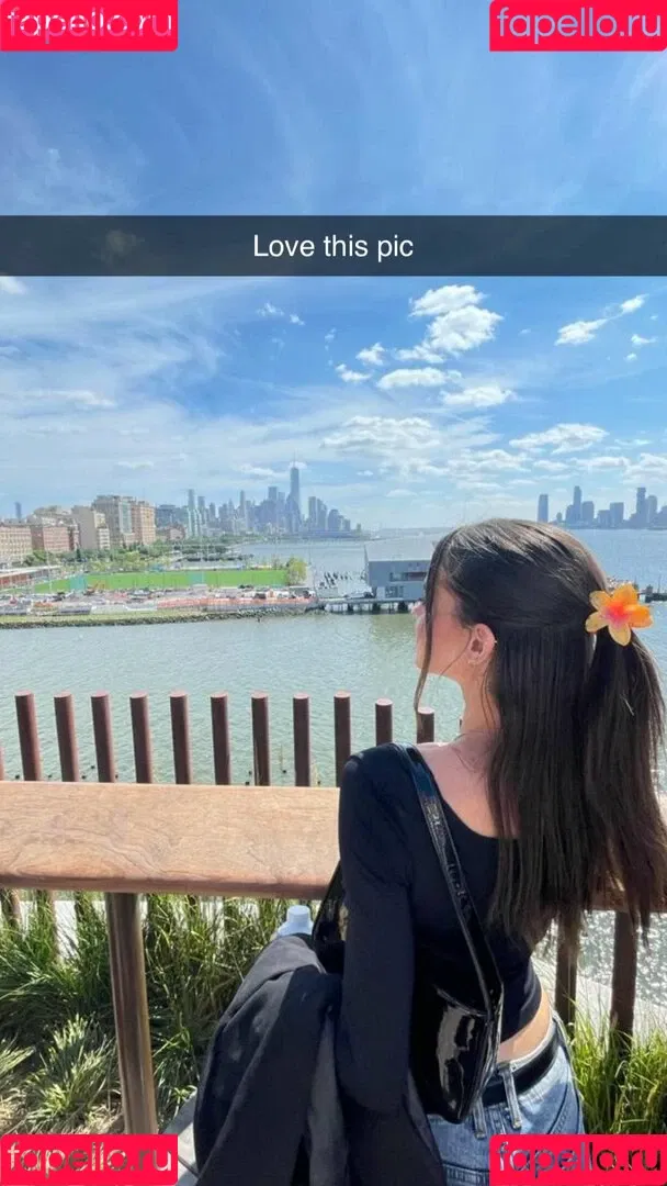 Lea Elui Onlyfans Photo Gallery 