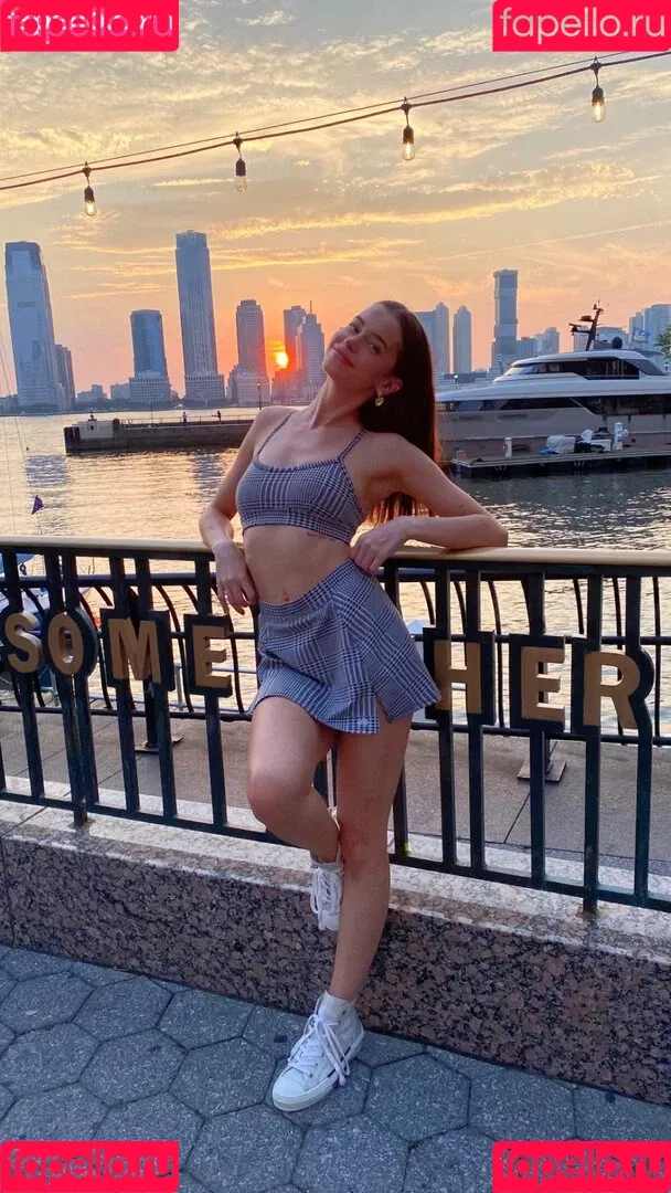 Lea Elui Onlyfans Photo Gallery 